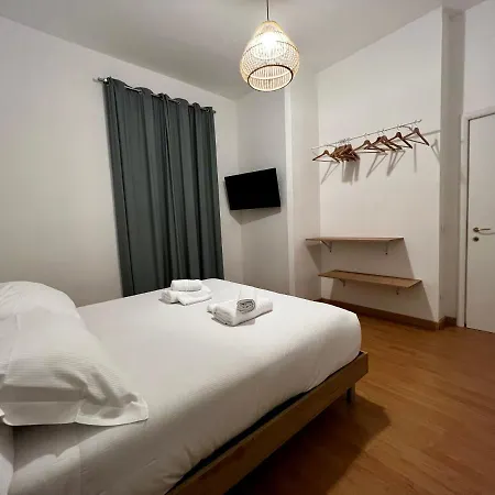 Conte Rosso ローマ